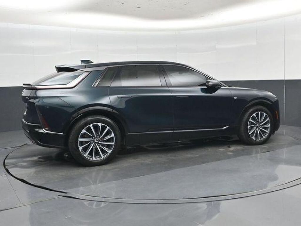 2024 Cadillac LYRIQ