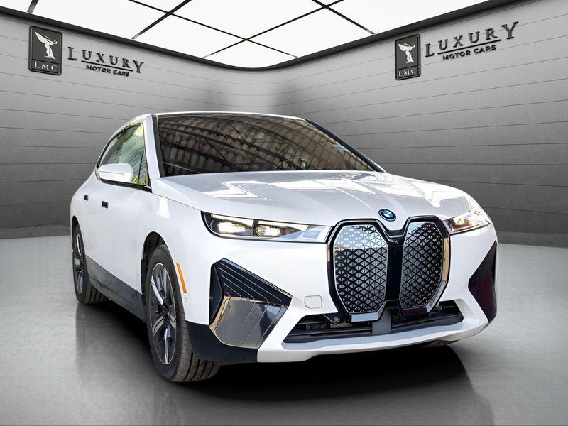 2023 BMW iX in Hillside, NJ