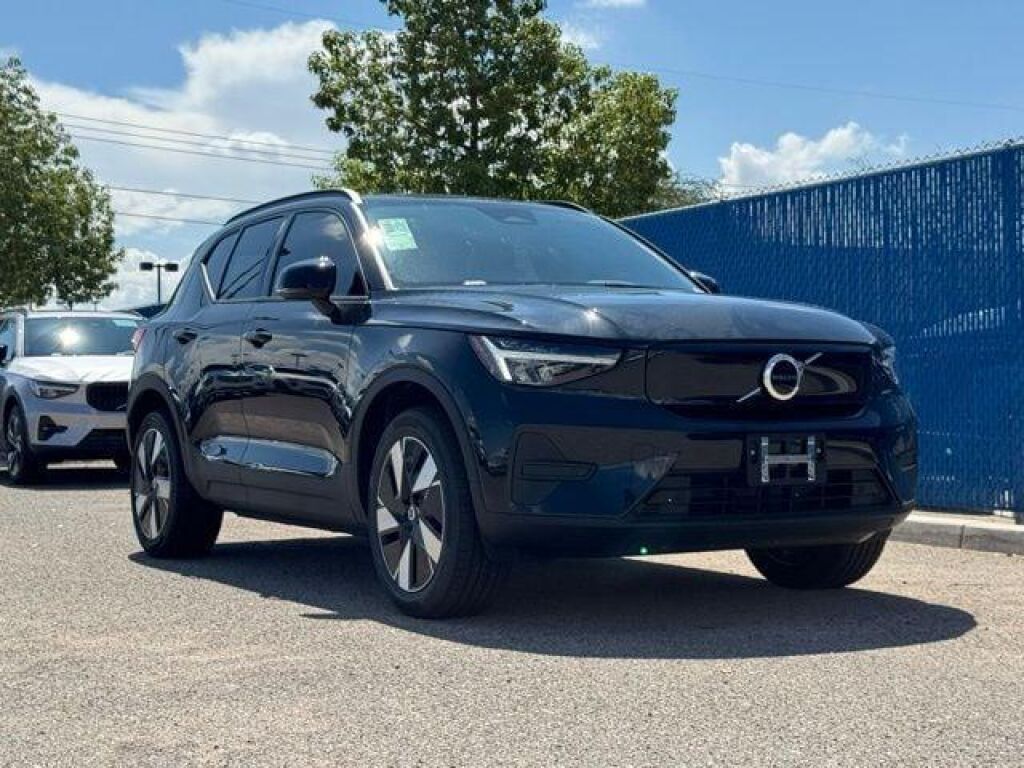2025 Volvo EX40