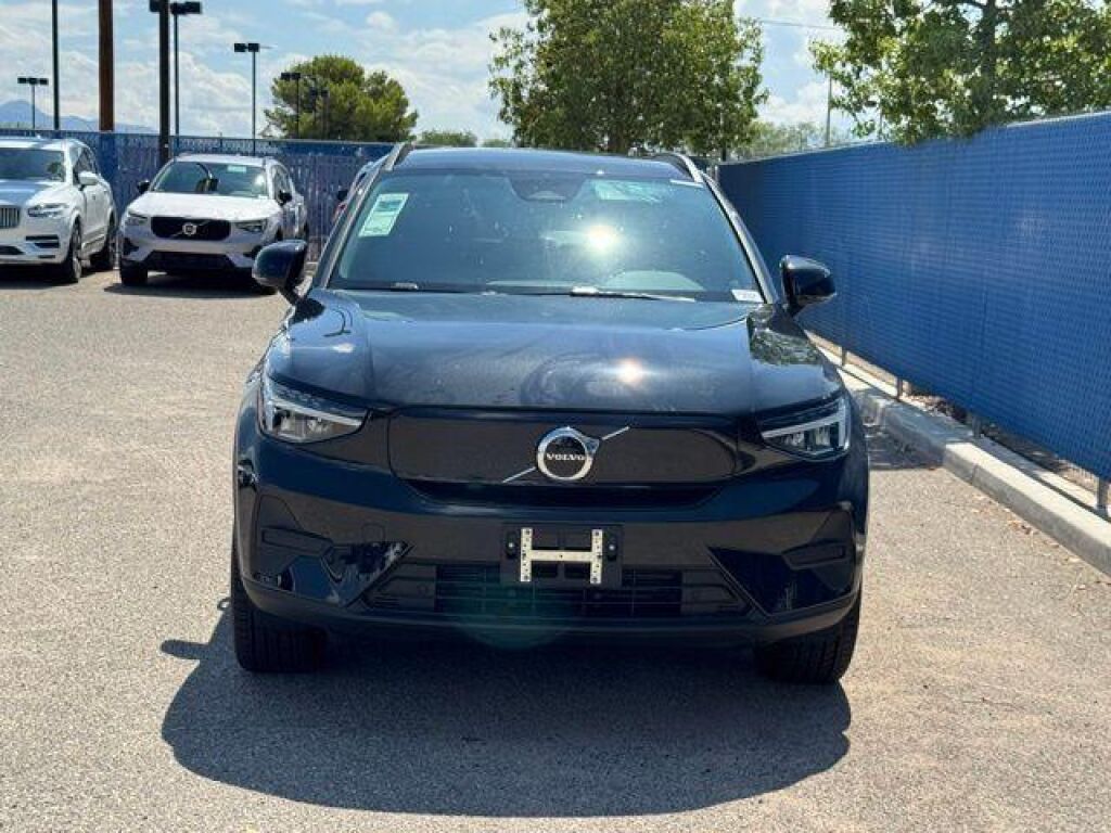 2025 Volvo EX40