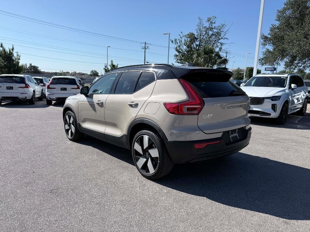 2025 Volvo EX40