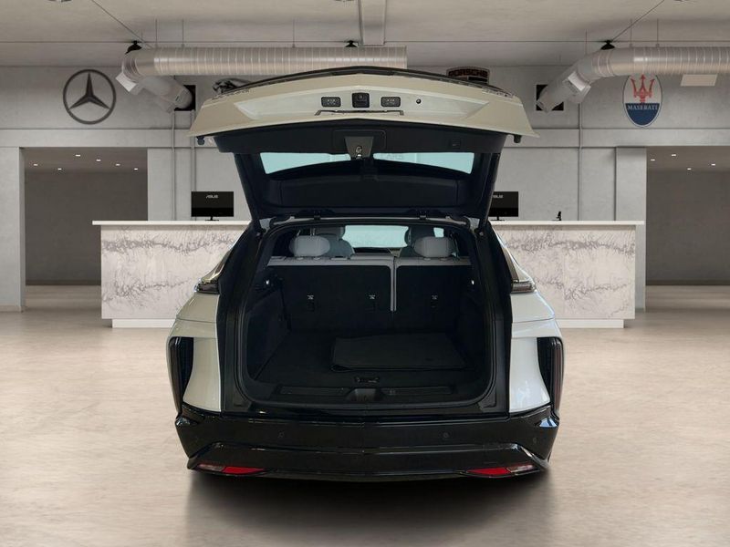 2024 Cadillac LYRIQ in Inglewood, CA