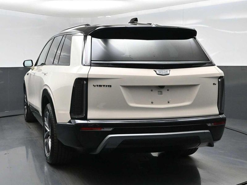 2027 Cadillac VISTIQ in Great Neck, NY