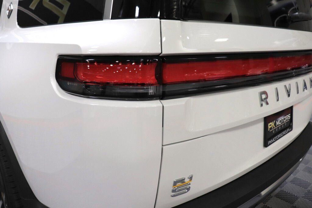 2023 Rivian R1S