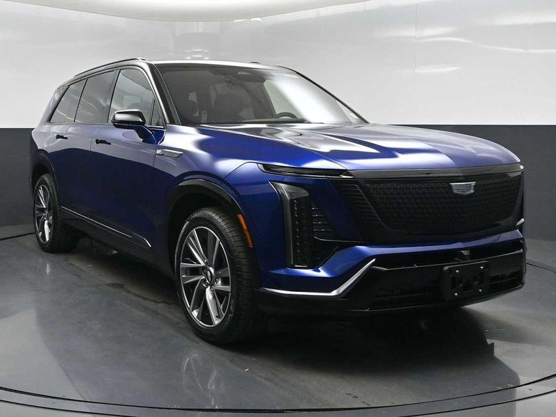 2027 Cadillac VISTIQ in Great Neck, NY
