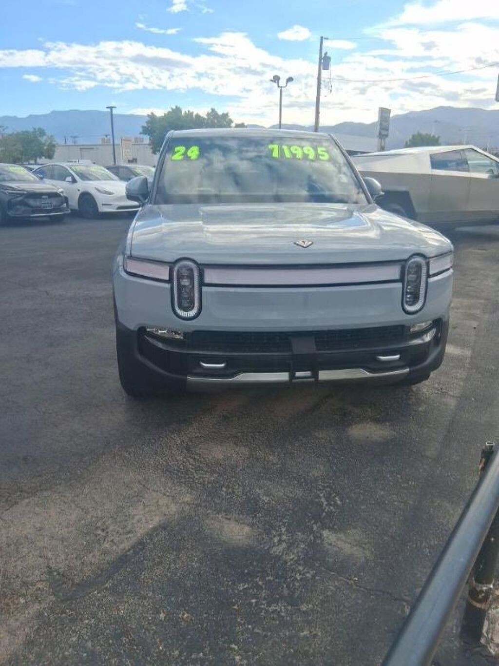 2024 Rivian R1T