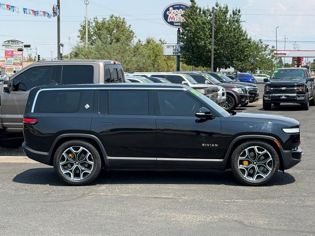 2023 Rivian R1S