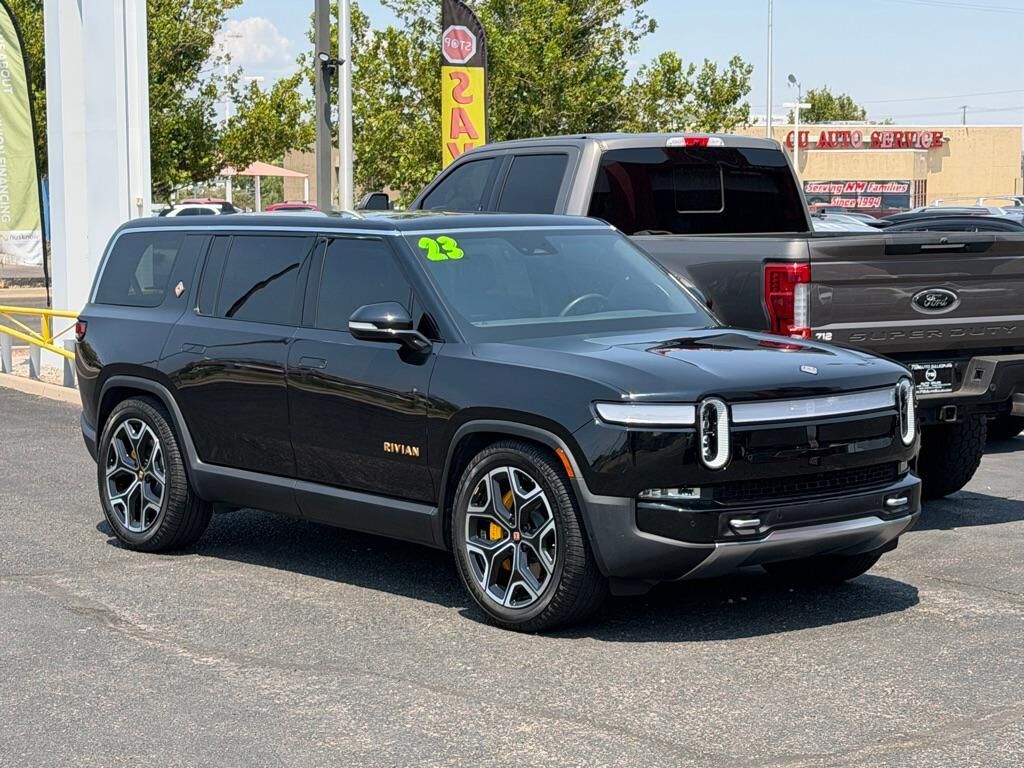2023 Rivian R1S