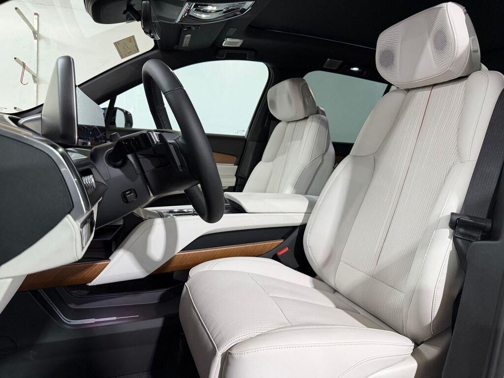 2027 Cadillac Vistiq Sport