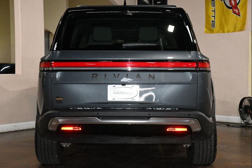 2023 Rivian R1S