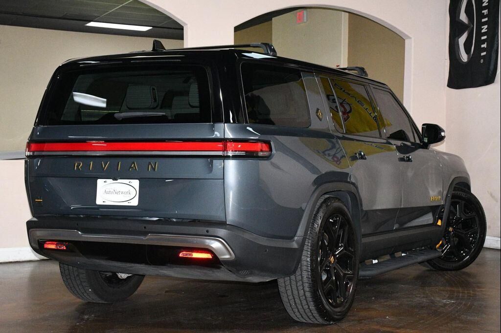 2023 Rivian R1S