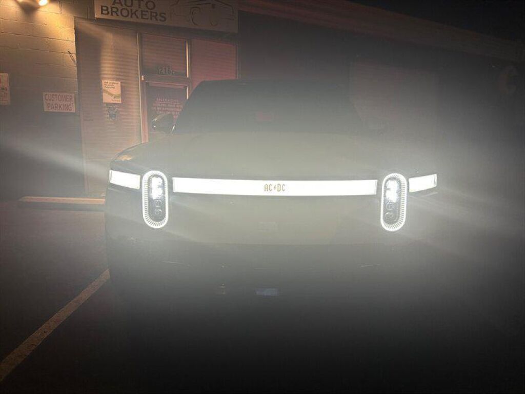 2023 Rivian R1S