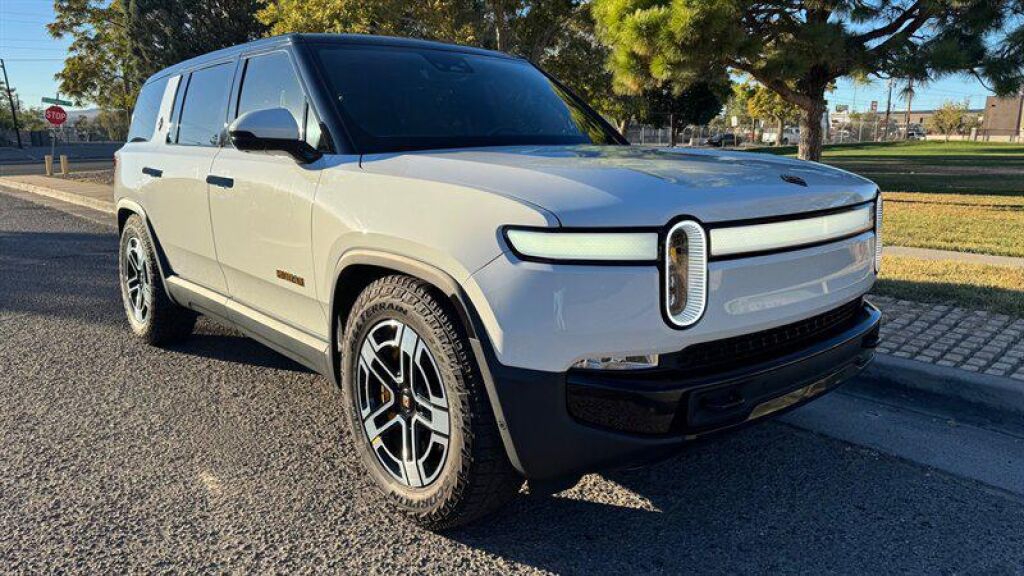2023 Rivian R1S