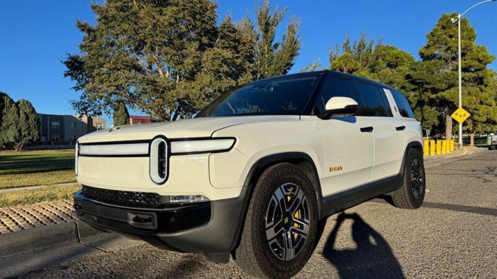 2023 Rivian R1S