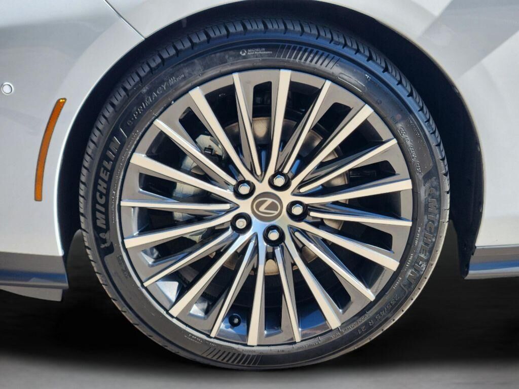 2026 Lexus ES 350e
