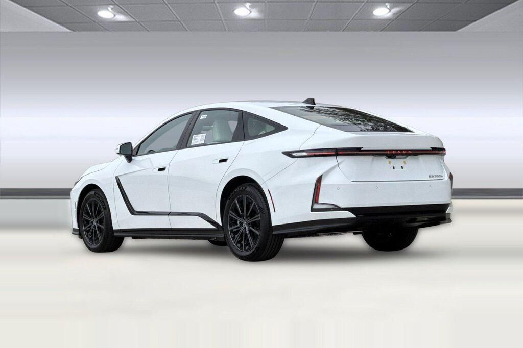 2026 Lexus ES 350e