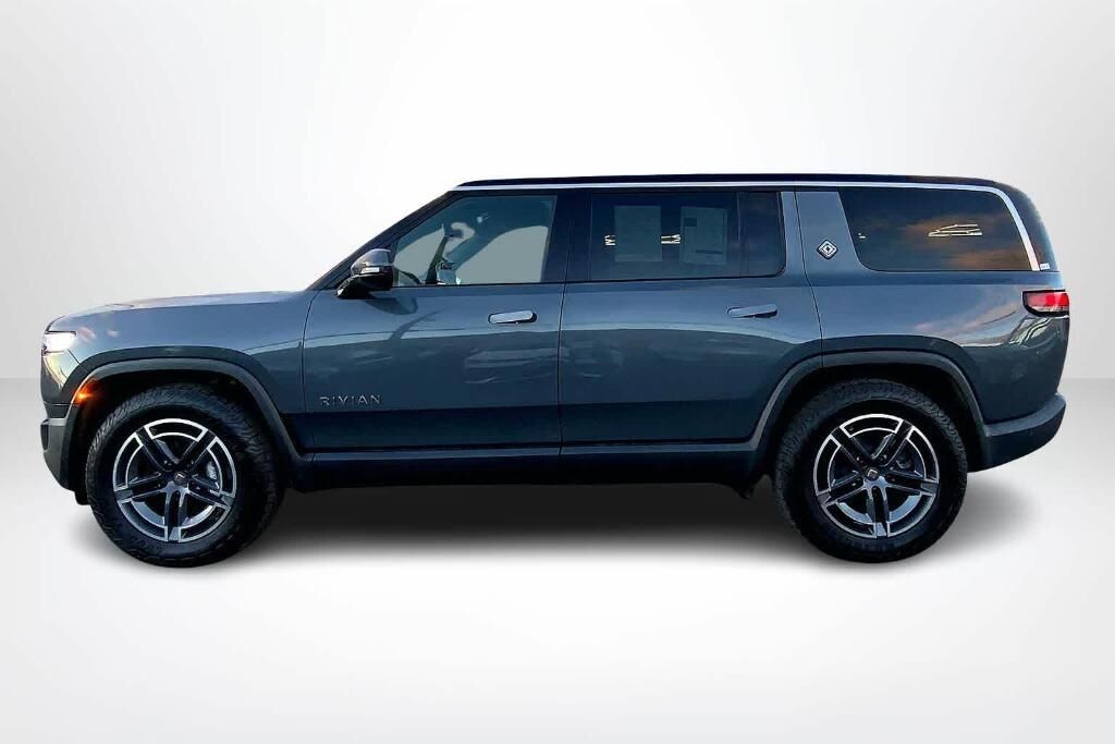 2025 Rivian R1S