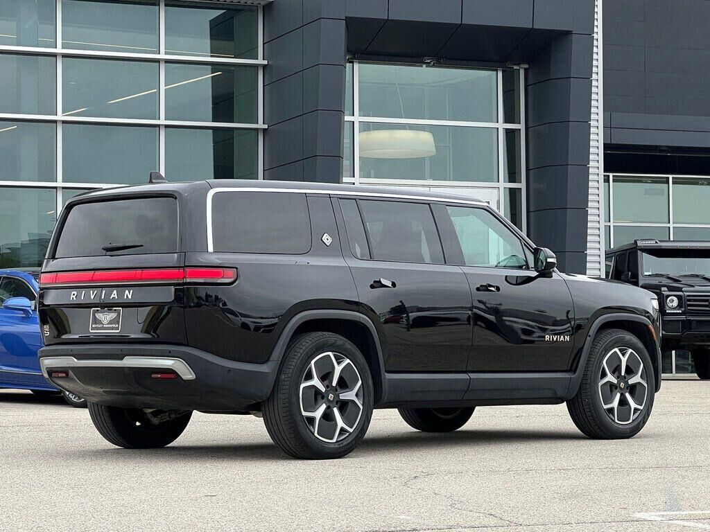 2024 Rivian R1S