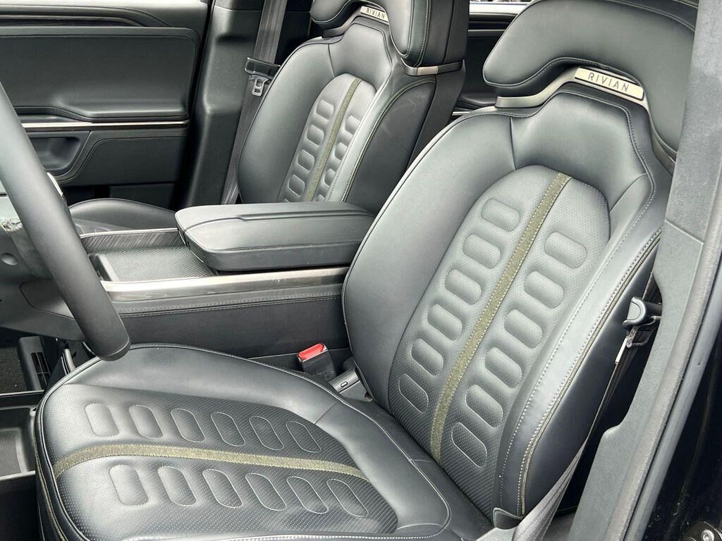 2024 Rivian R1S