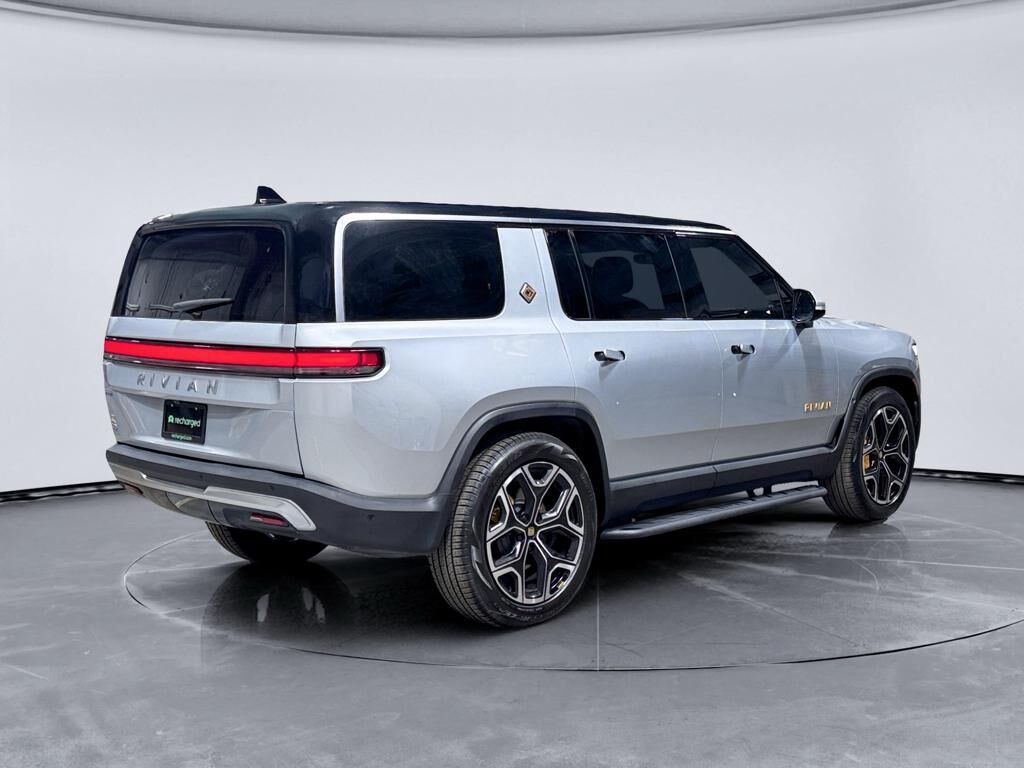 2024 Rivian R1S