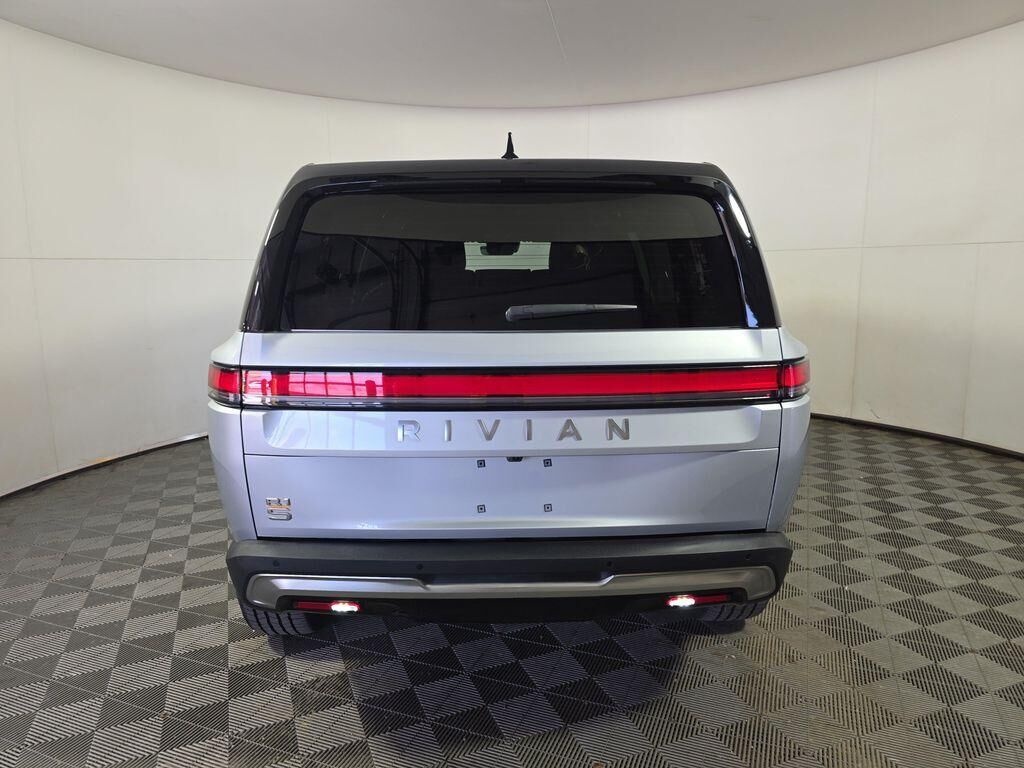 2024 Rivian R1S