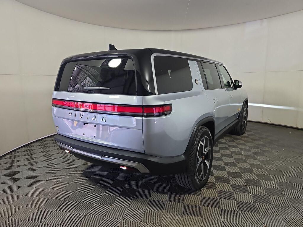 2024 Rivian R1S
