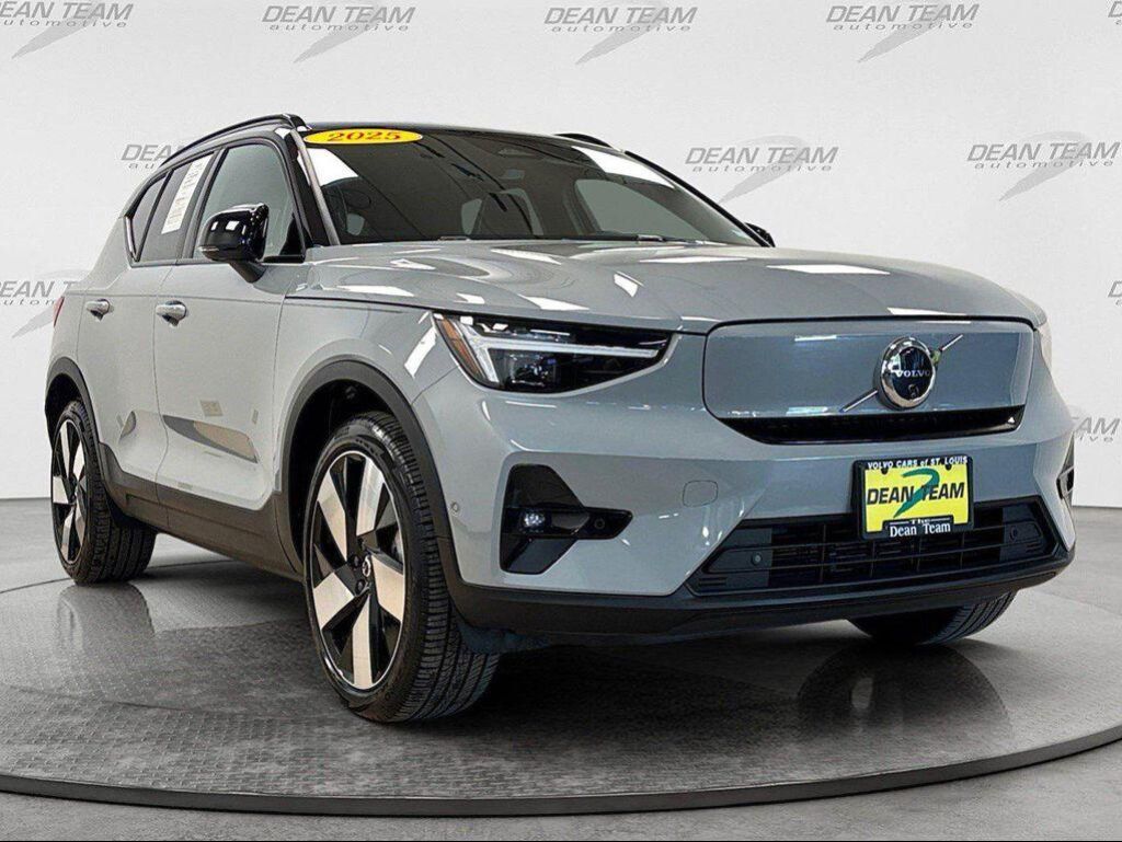 2025 Volvo EX40