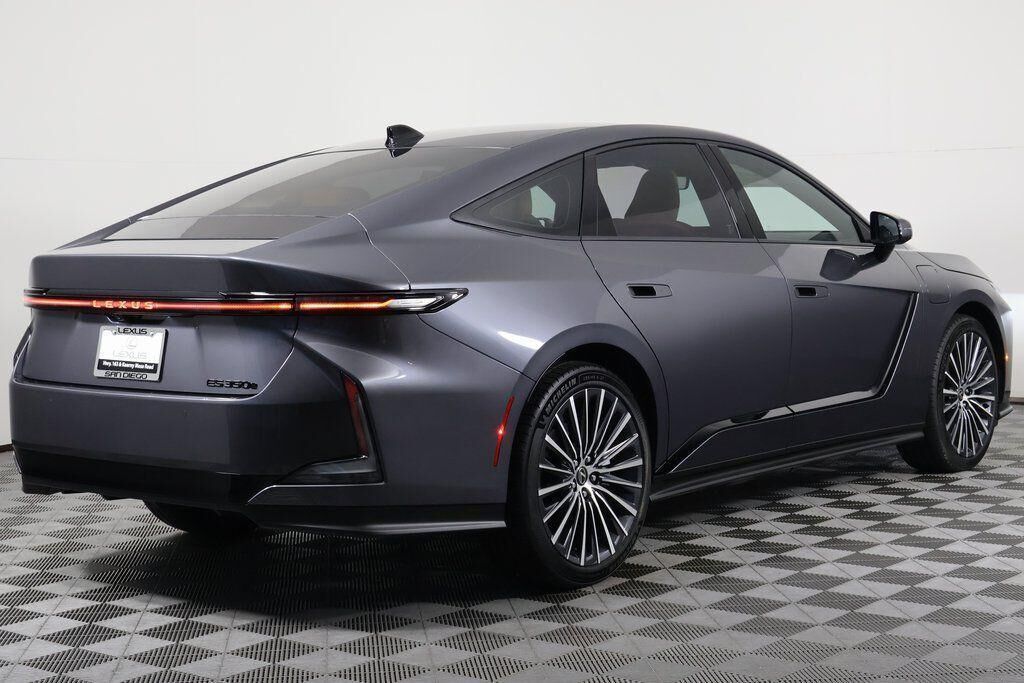 2026 Lexus ES 350e