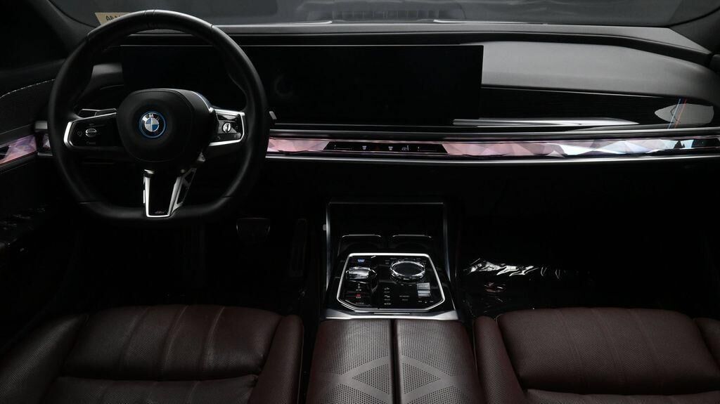 2025 BMW i7 in Miami, FL
