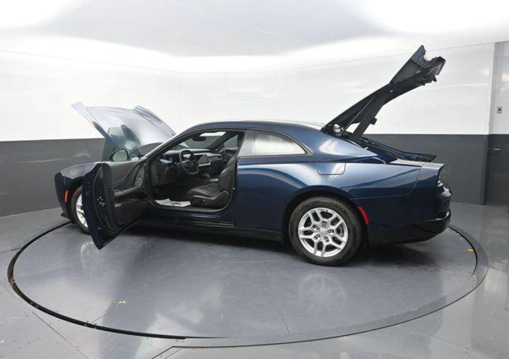 undefined. Enlarge image 32