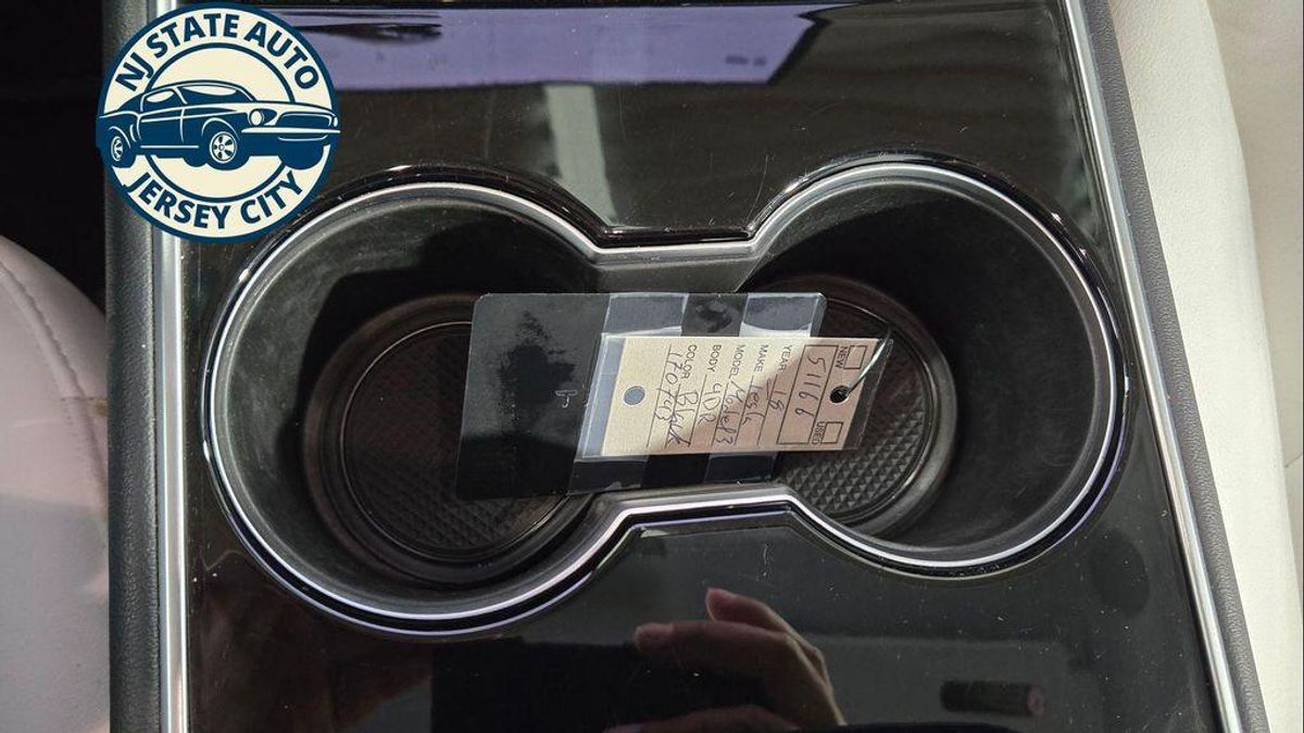 undefined. Enlarge image 17