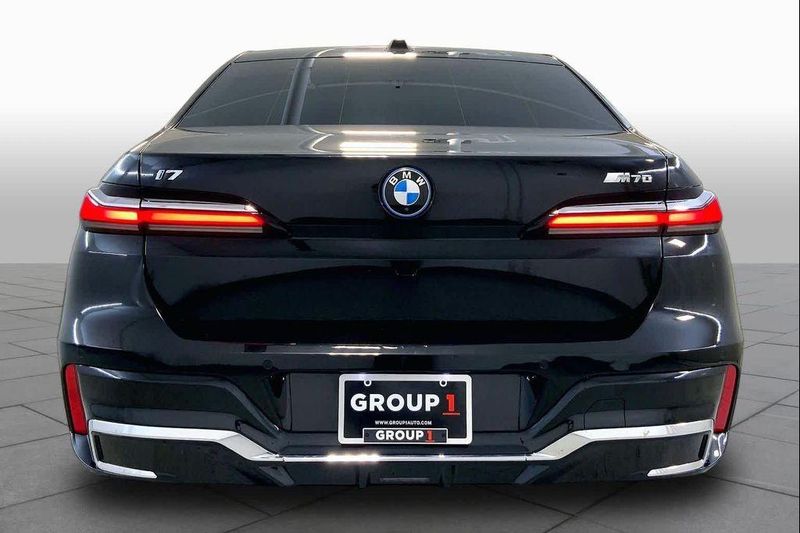 2024 BMW i7 in Merriam, KS