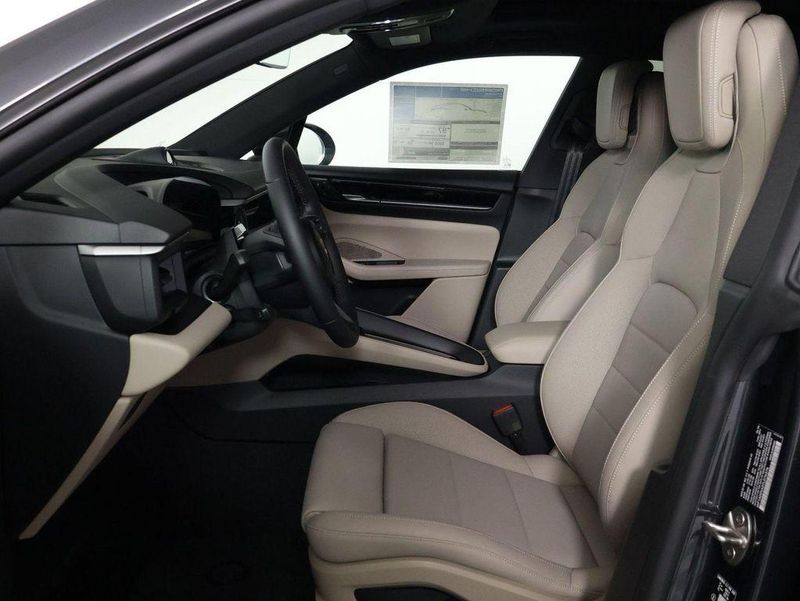 2026 Porsche Macan in Pasadena, CA