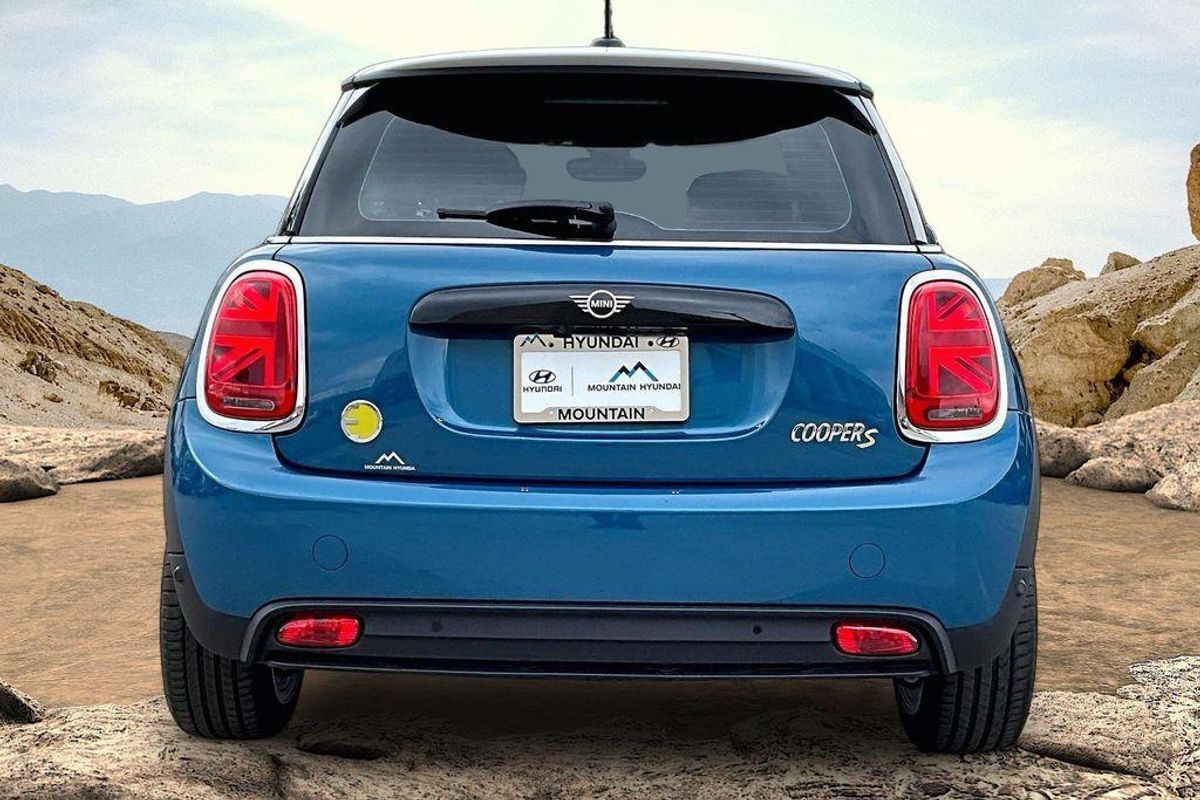 undefined. Enlarge image 4